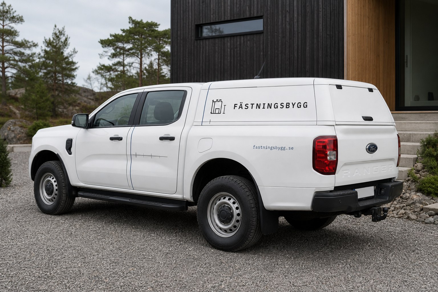 Vit Ford Ranger med Fästningsbyggs måttsatta ritningsgrafik
